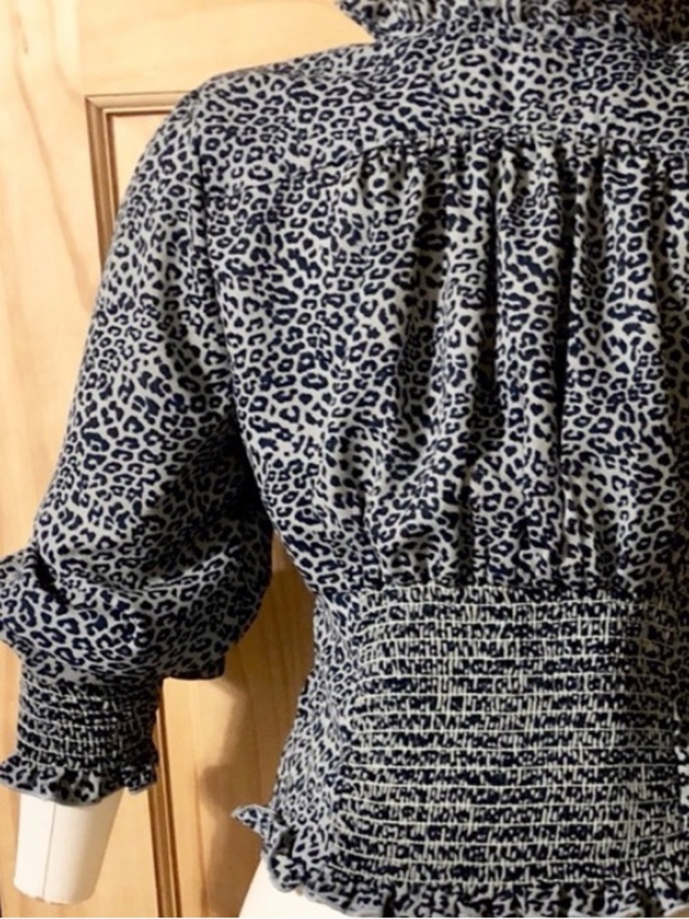 ❤️… Leopard-Print Ruffle Button-Front Women’s Top - Picture 2 of 5